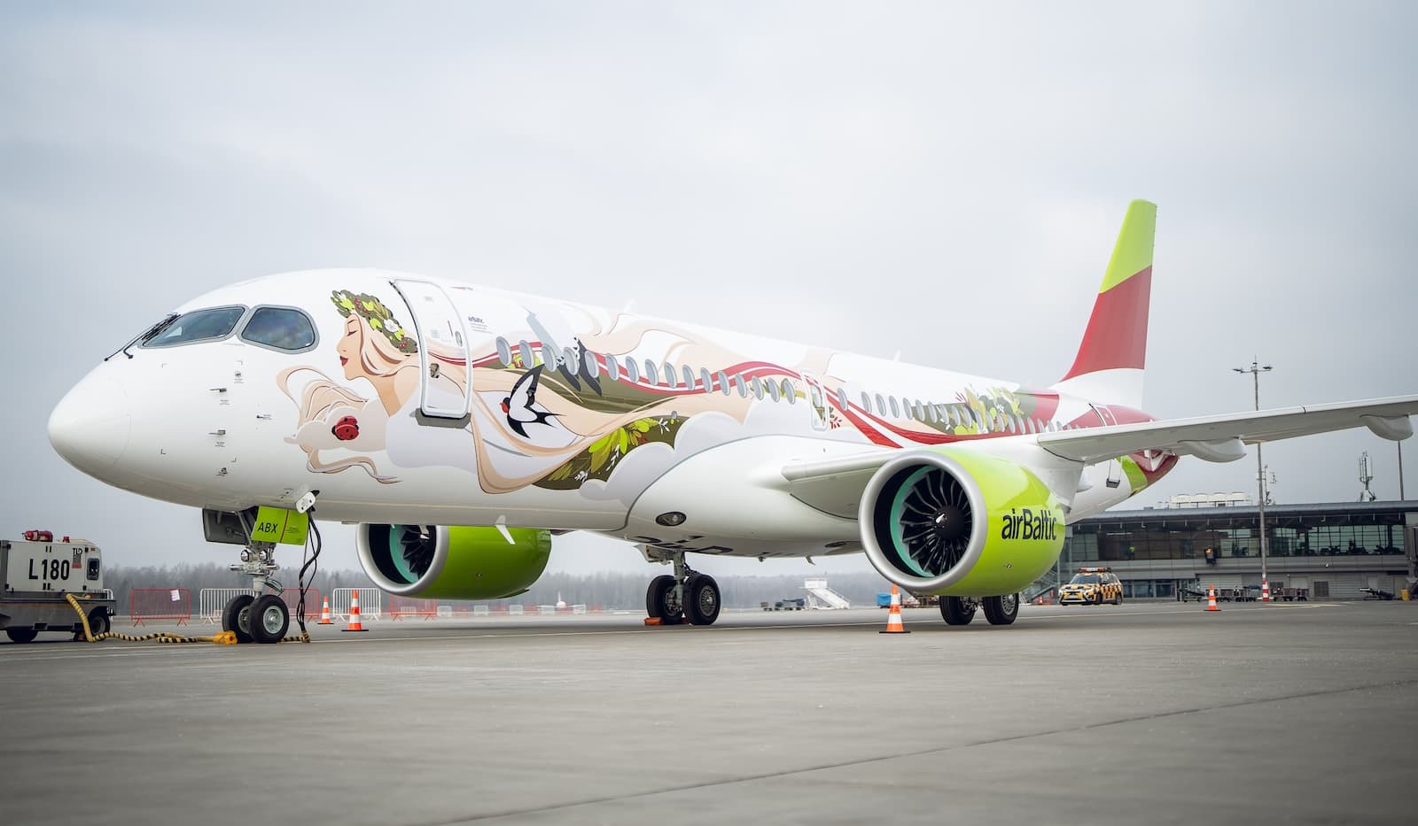 airBaltic tar emot sin femtionde Airbus A220 featured image